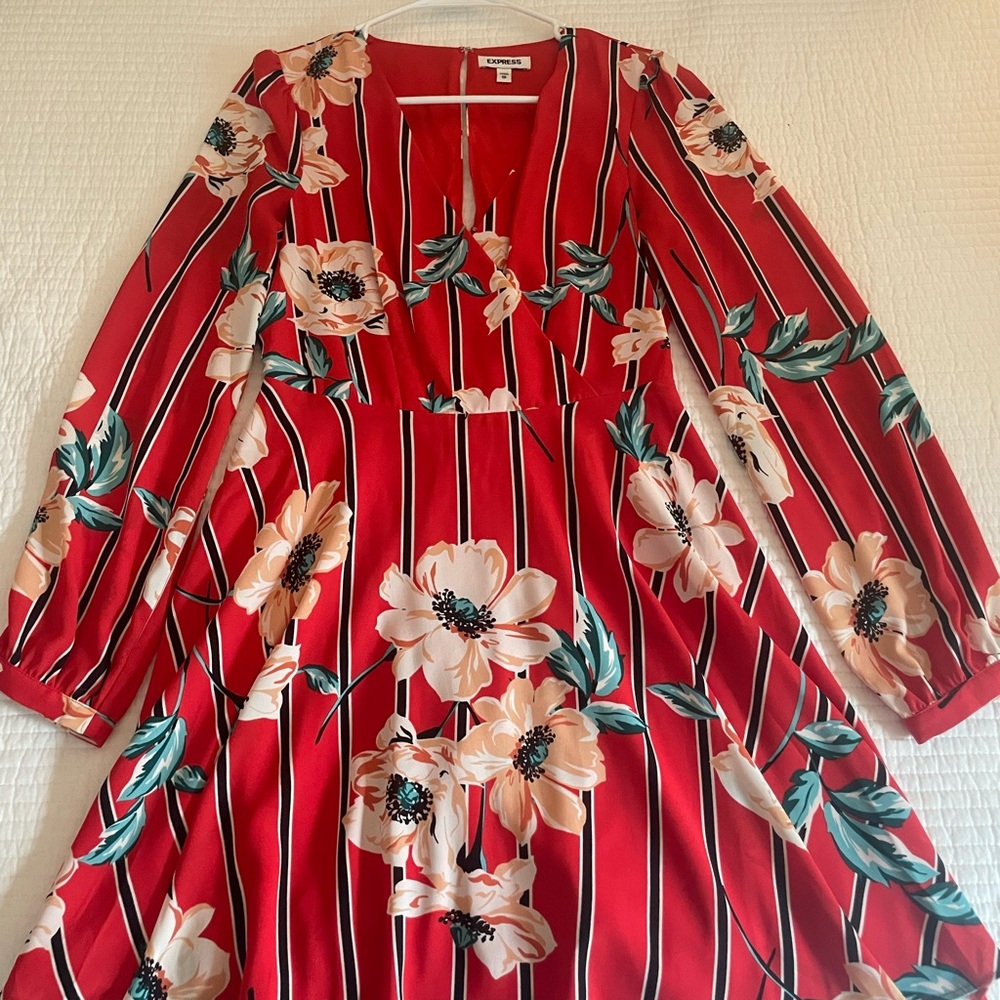 Express red floral dresd